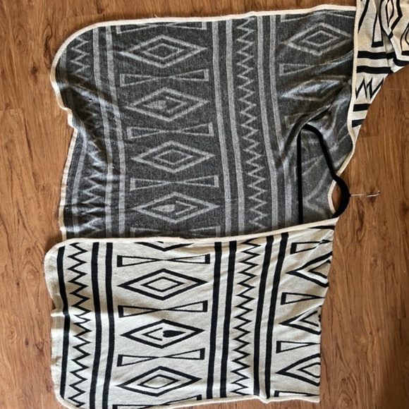 Poncho - Picture 4 of 4